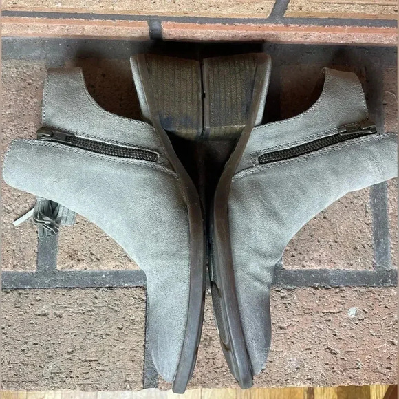 Born Women’s Monikah Distressed Ankle Heeled Booties Size 8.5 - Picture 6 of 8